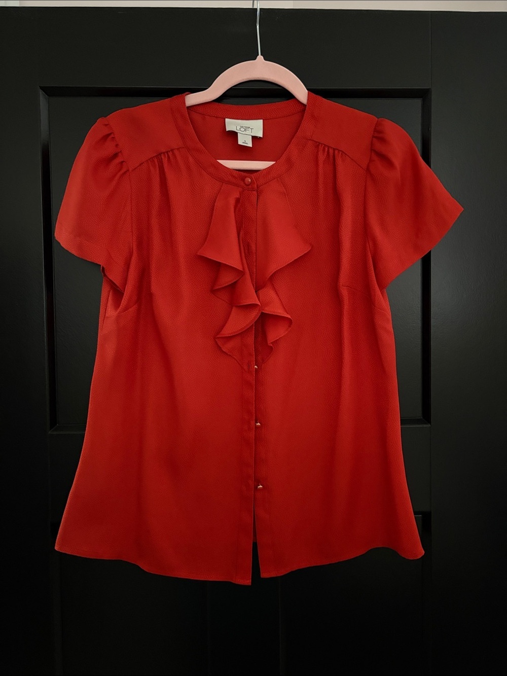 LOFT Redish Orange Short Sleeve Ruffle Front Textured Blouse. Size Small.
